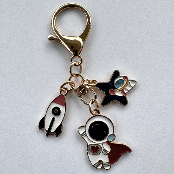 Accessories - Astronaut Suit Keychain Golden Space Rocket Spacecraft NASA Sci-fi Keyfob Gift